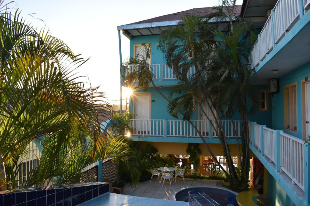 Hotel Santana Flores Exterior photo
